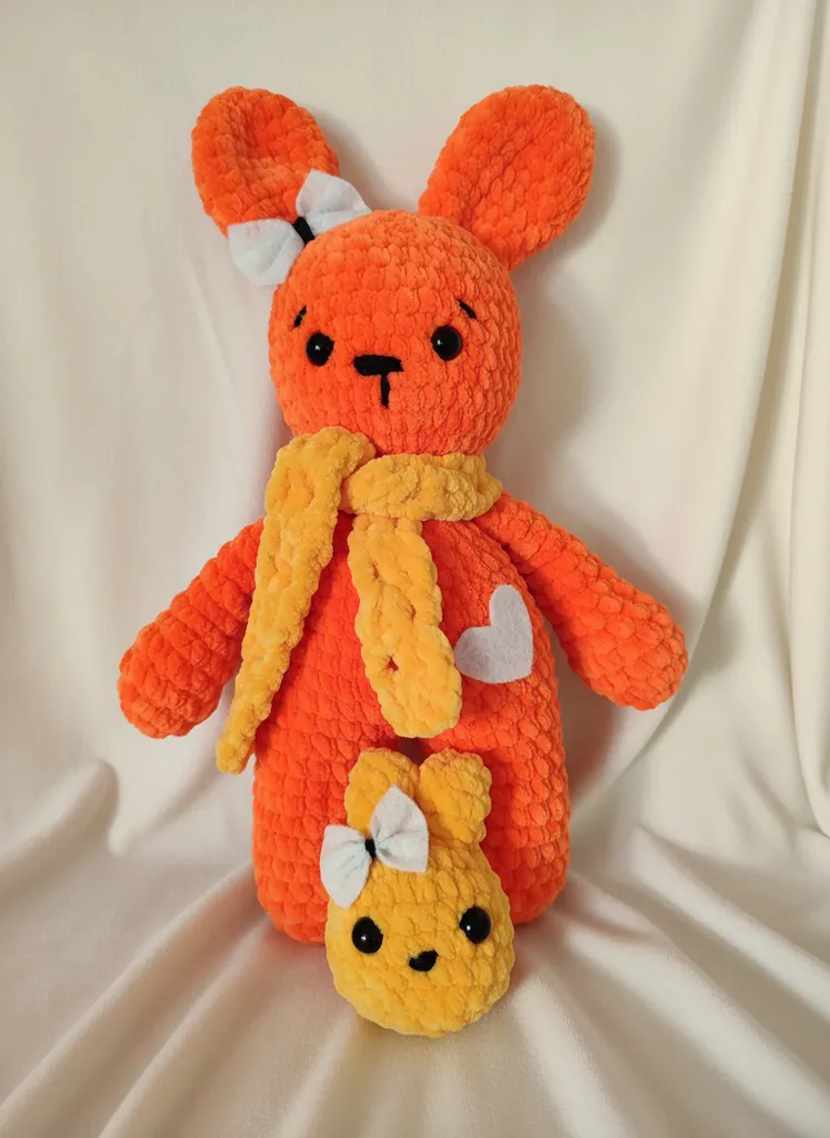 Turuncu Kadife İpten Örme Amigurumi Tavşan Bebek Oyuncak