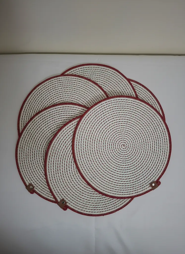 Kırmızı Kenarlı Yuvarlak Yılbaşı Supla - 33 cm Tress Kordon İp