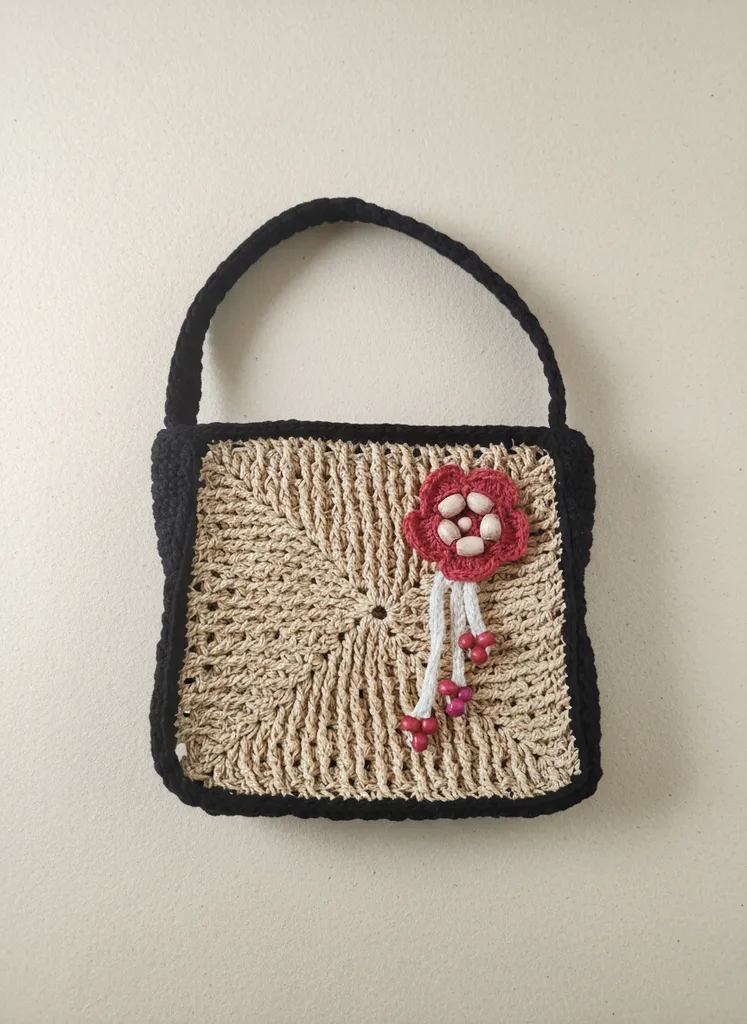 Bej ve Siyah Renkli Örgü Desenli Askılı Bayan Omuz Çantası