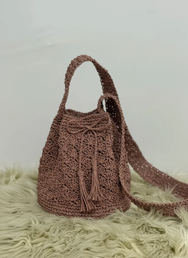Kahverengi Örme Hasır Torba Çanta - Uzun Omuz Askılı ve İpli Büzgülü