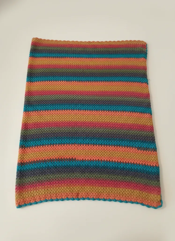 Renkli Şeritli Örgü TV Battaniyesi - El Emeği Göz Nuru