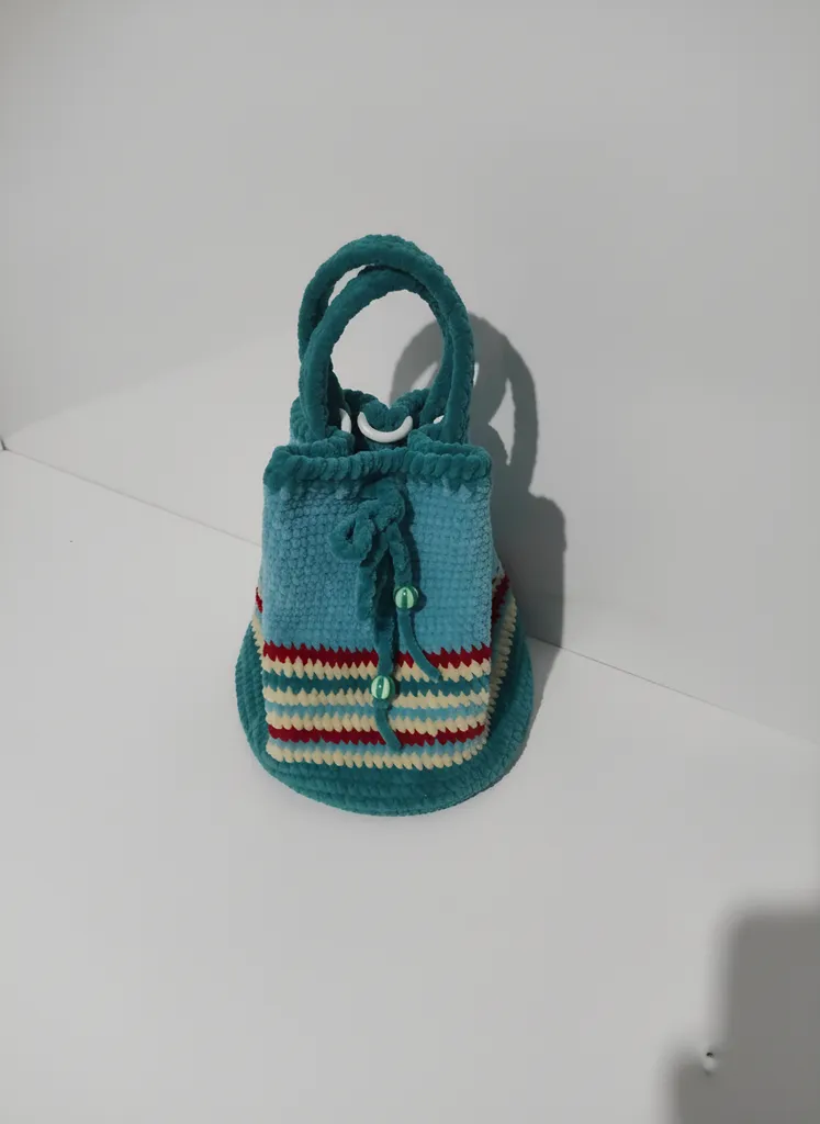 Mavi Kadife İp Örgü Çocuk Çantası - Şerit Desenli ve Düğmeli