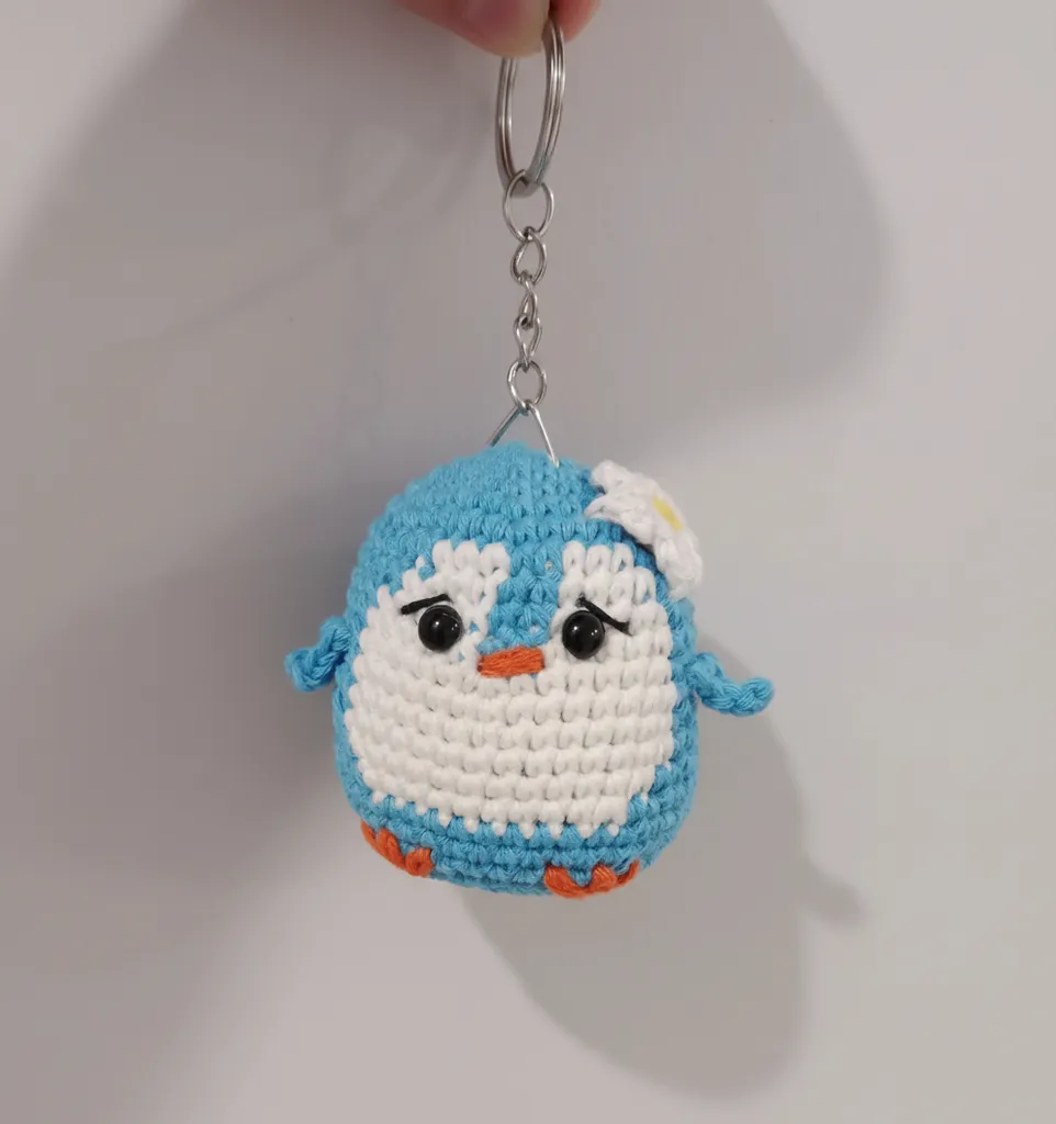 Mavi Örgü Penguen Anahtarlık - Sevimli Tasarım, El Yapımı