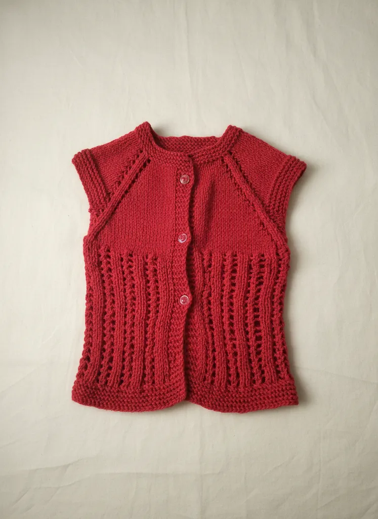 El Örgüsü Mevsimlik Kırmızı Bebek Yeleği - Düğmeli, Desenli, Sevimli  1-2 Yaş
