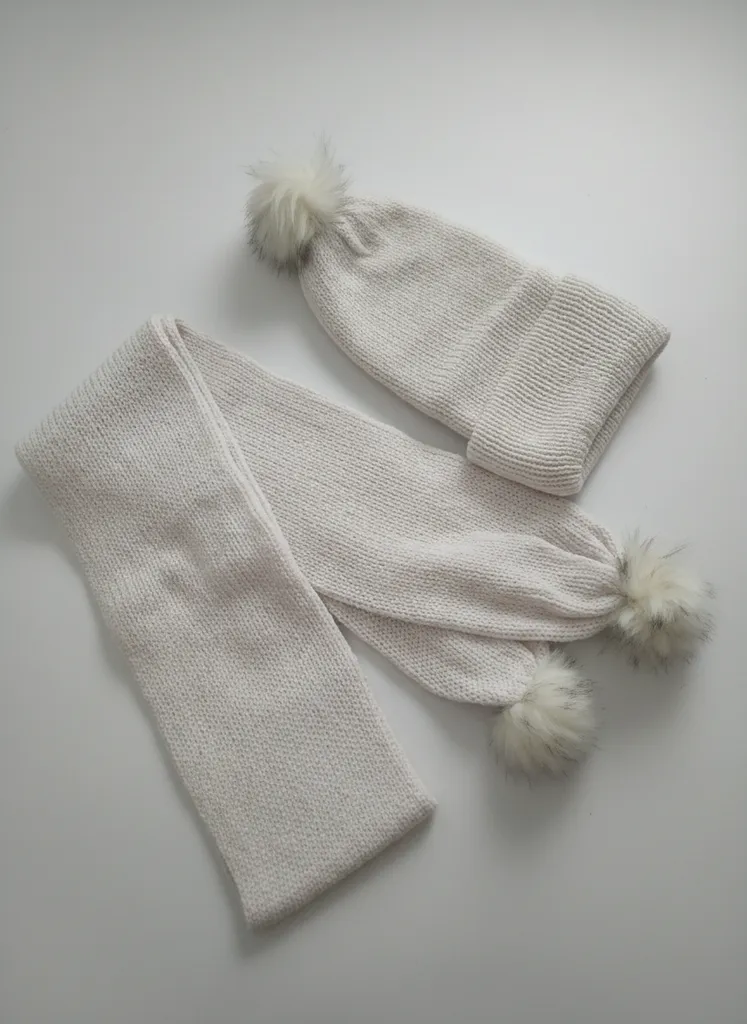 Krem Rengi Örme Atkı - El Yapımı, Şık Tasarım, Püsküllü, Soğuk Hava Koruması