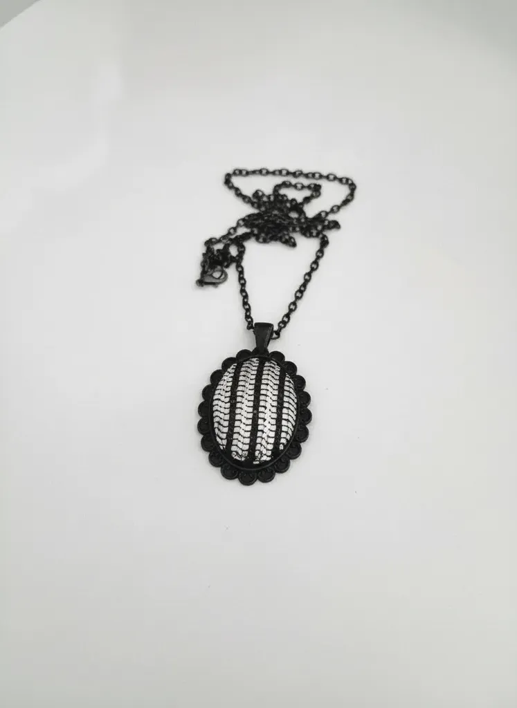 Siyahın Ağırlığı ve Tel Kırma Asaleti İle Bütünleşen Tel Kırma Kolye...