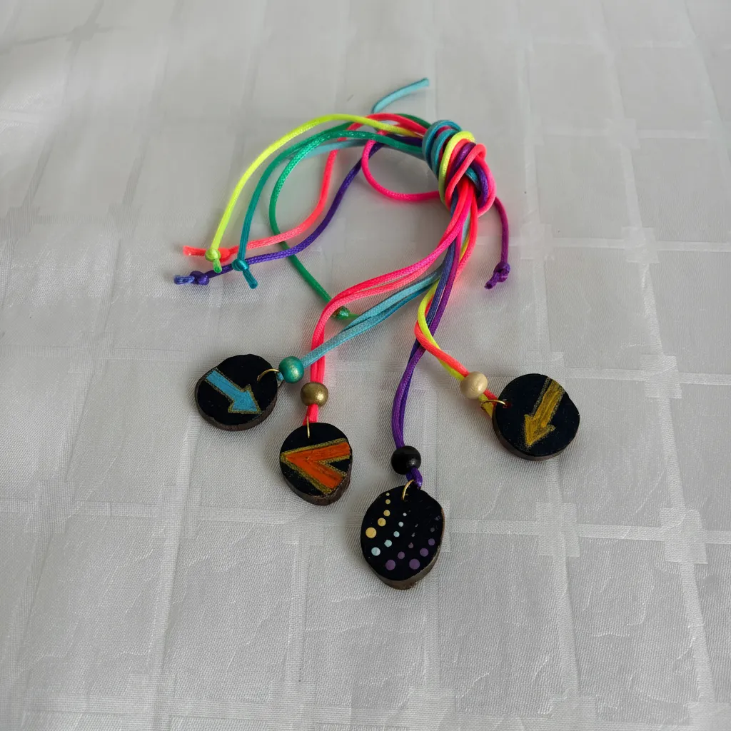 Renkli İpli Ahşap Kolye Ucu Seti (4 Adet) - El Boyaması