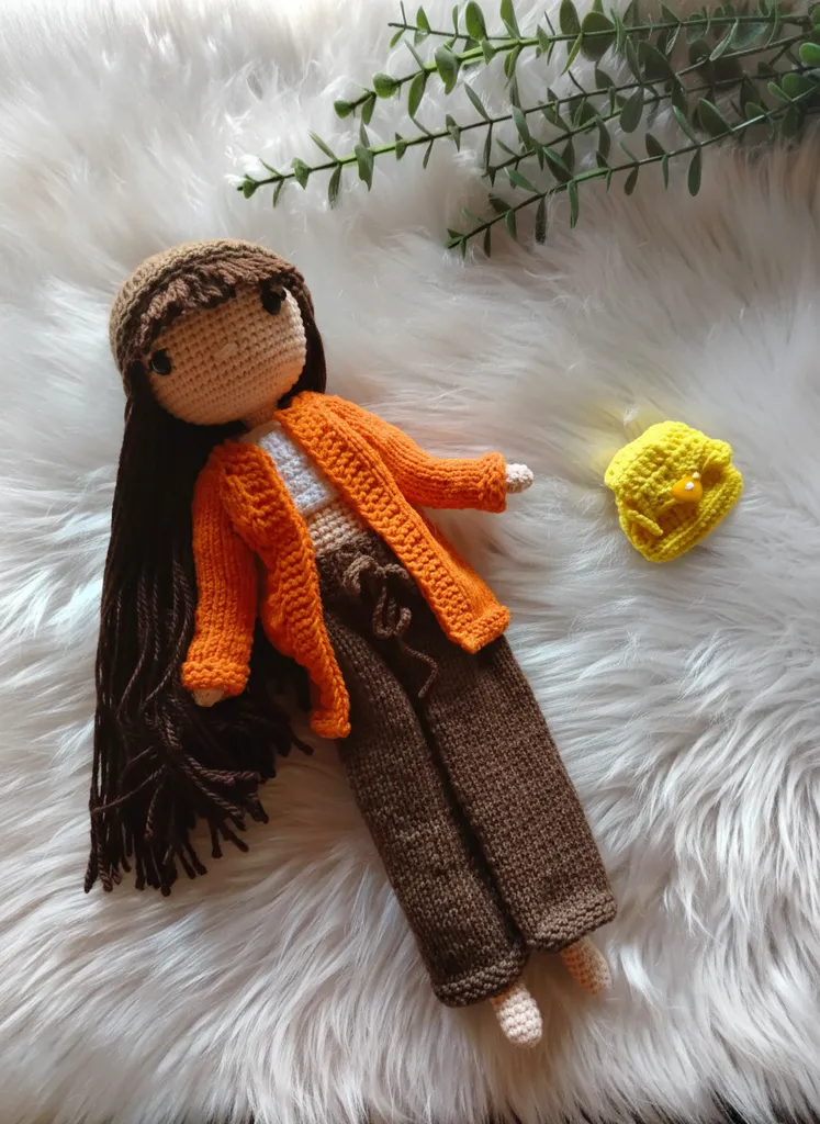 Turuncu Elbiseli Örgü Melodi Bebek - 33 cm Boyunda Coton İplerden