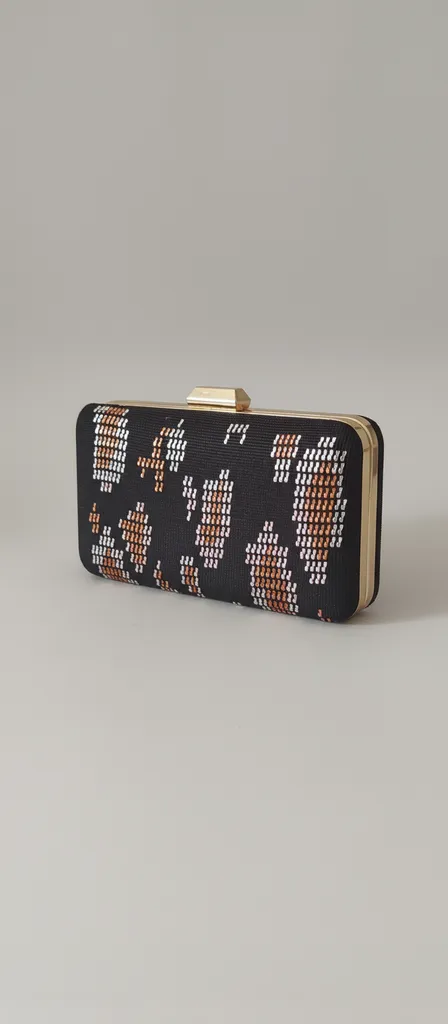 Siyah Tül Üzerine Gümüş ve Bakır Tel İşlemeli Kadife Çanta