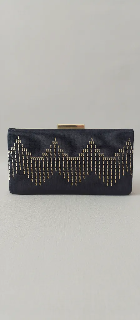 Siyah Tül Üzerine Gold Tel İşlemeli Kadife Kaplama Telkırma Çanta