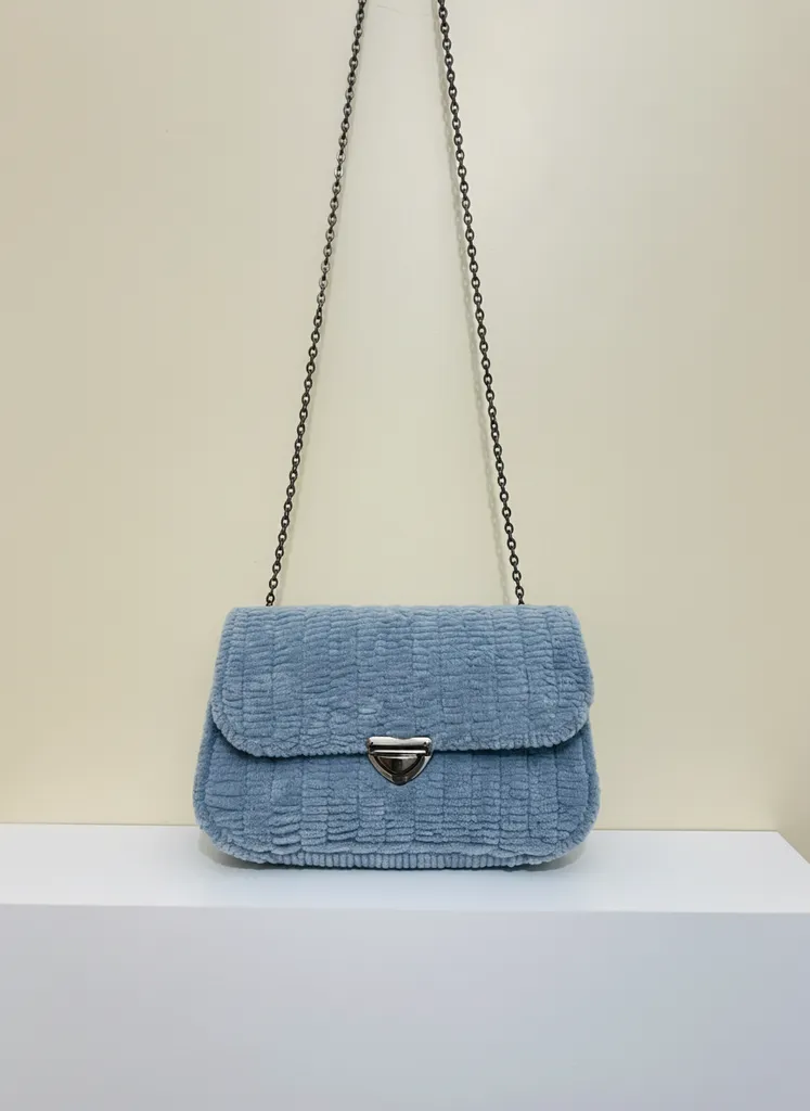 Mavi Peluş Omuz Çantası - Zincir Askılı, Yumuşak ve Şık - El Emeği