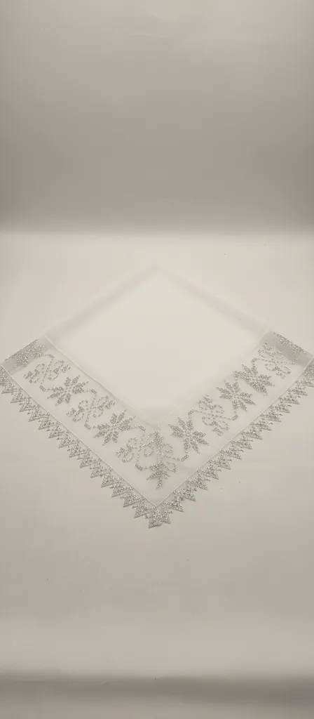 Beyaz Şifon Namaz Örtüsü - Gümüş İşlemeli ve İğne Oyası Kenarlı