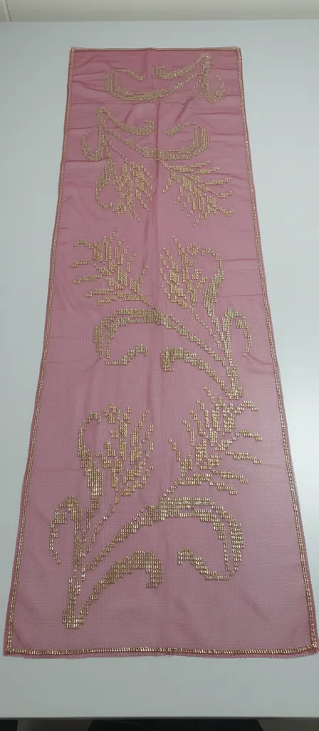 Bordo Tül Üzerine Gold Detaylı Burçak Desenli Ranır - 120x47 cm