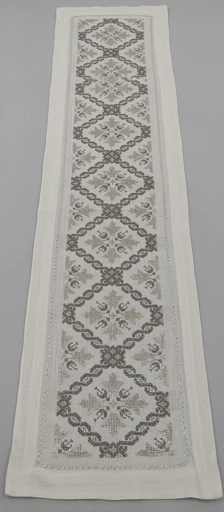 Bej Renkli Tel Kırma Kanaviçe Tekniğiyle İşlenmiş Şık Ranır - 100x33 cm