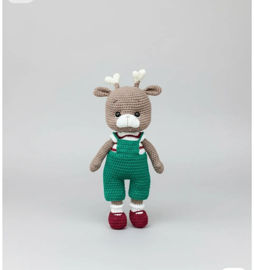 Yeşil Tulumlu Örgü Erkek Geyik Oyuncak Bebek - 24 cm