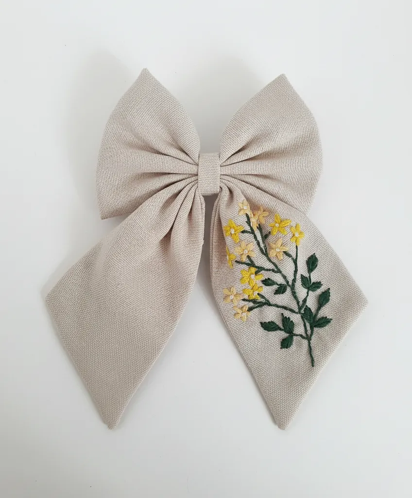 Sarı Çiçek Nakışlı Duck Keten Fiyonk Toka - El İşlemesi