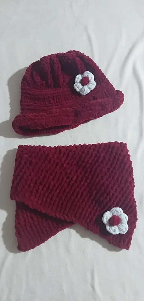 Bordo Örgü Bere ve Boyunluk Takımı - Çiçek Detaylı El Emeği