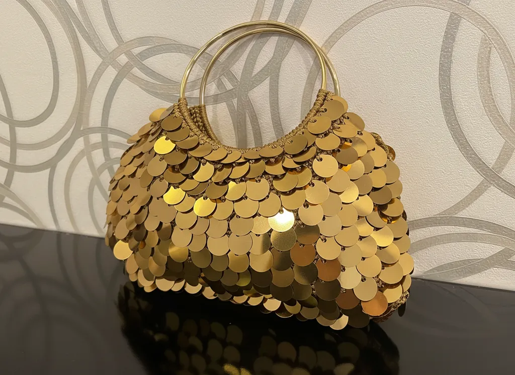 Gold Pullu Makrome Örgü Çanta - Metal Saplı Şık Tasarım