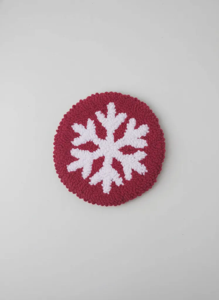 El Yapımı Kar Tanesi Desenli Punch Bardak Altlığı (Kırmızı-Beyaz)