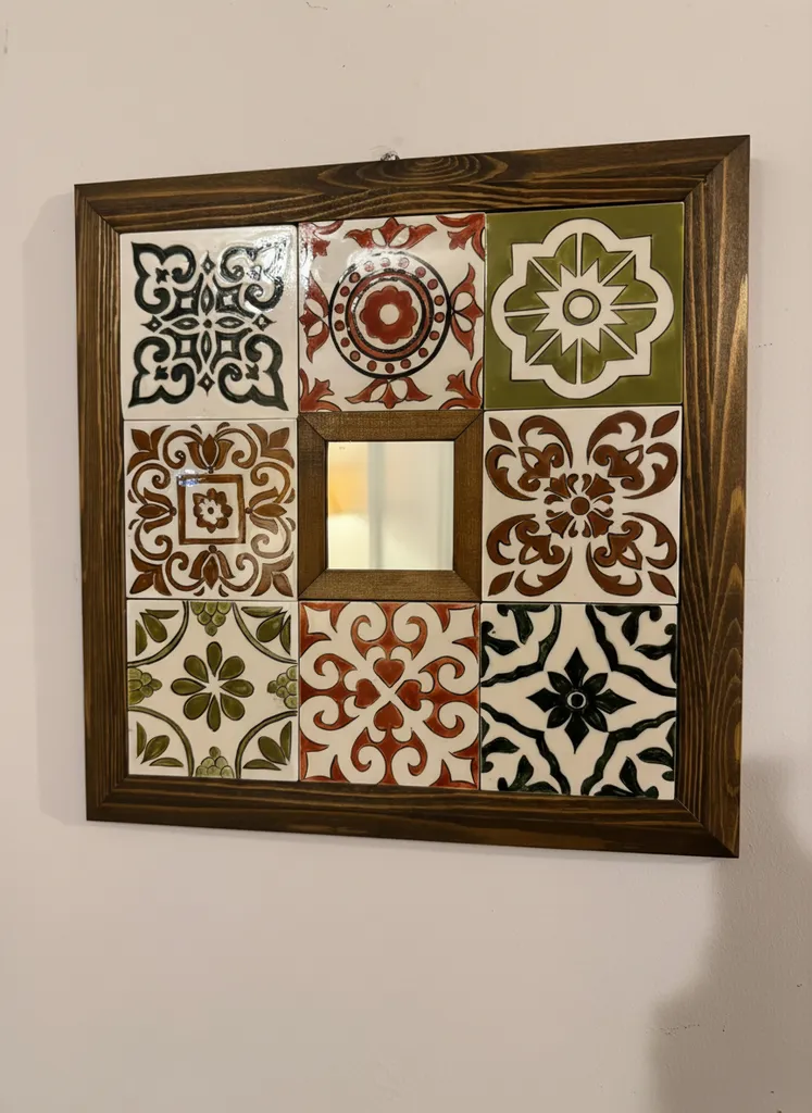 El Yapımı Çini Karo Ayna - Ahşap Çerçeveli Otantik Duvar Dekoru