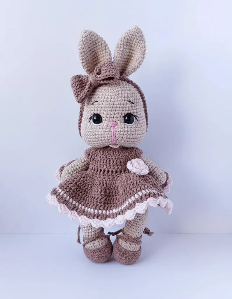 Kahverengi Elbiseli Amigurumi Tavşan Bebek - El Yapımı Oyuncak