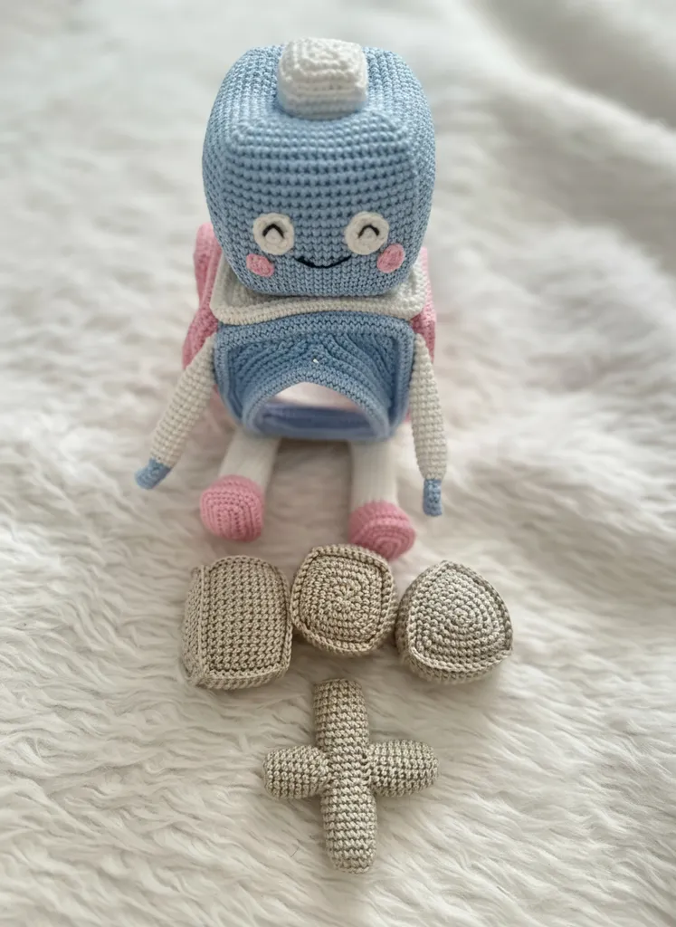 Örgü Robot Eğitici Oyuncak Bebek - El Yapımı ve Parçalı Tasarım