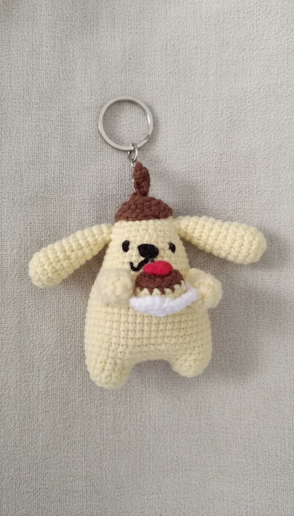 Sarı Köpek Tasarımlı Örgü Anahtarlık - Pasta Detaylı El Emeği