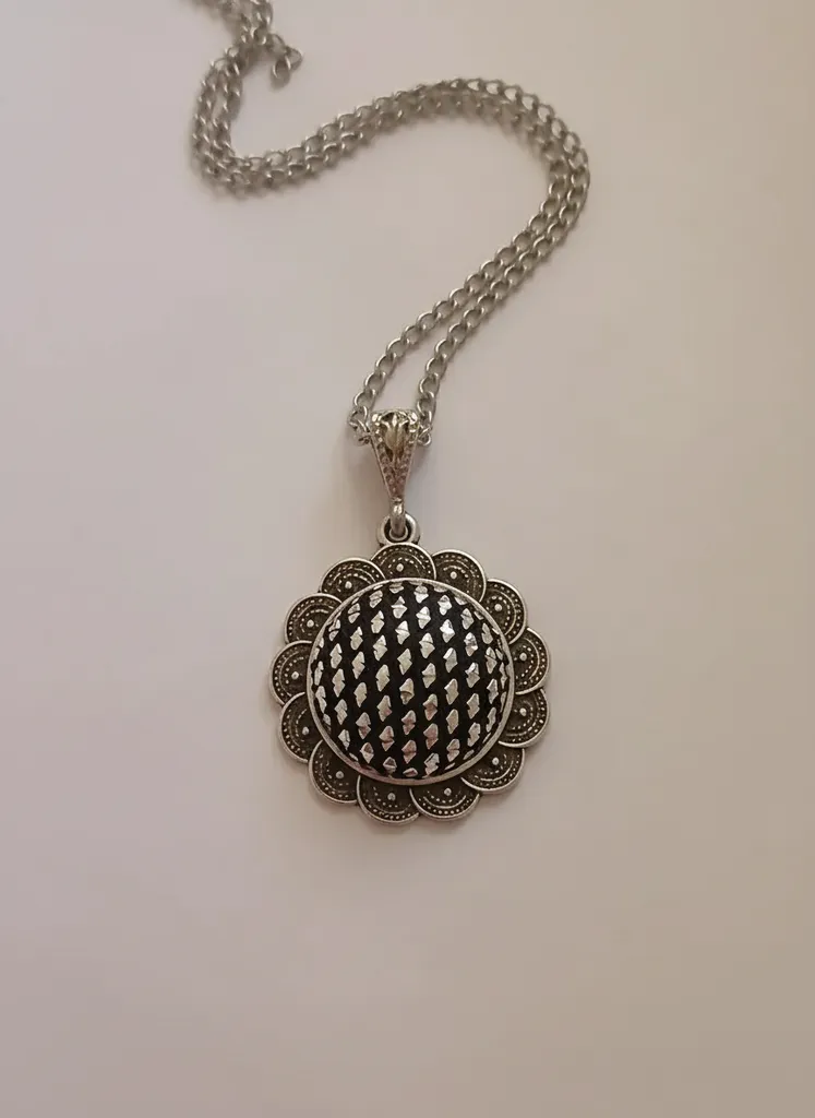 Gümüş Renkli Tek Kare Tel Kırma Kolye - Bartın İşi El Emeği