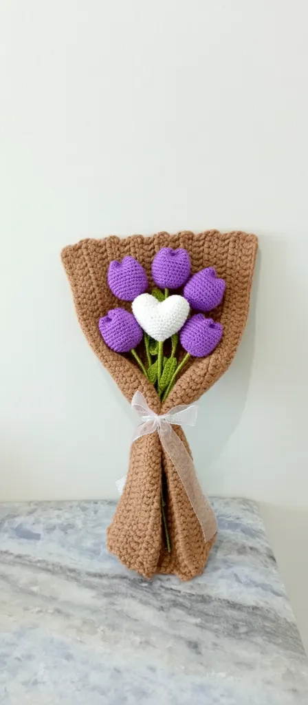 Örgü Kalpli Lale Buketi - 36 cm - El Emeği Hediyelik Çiçek