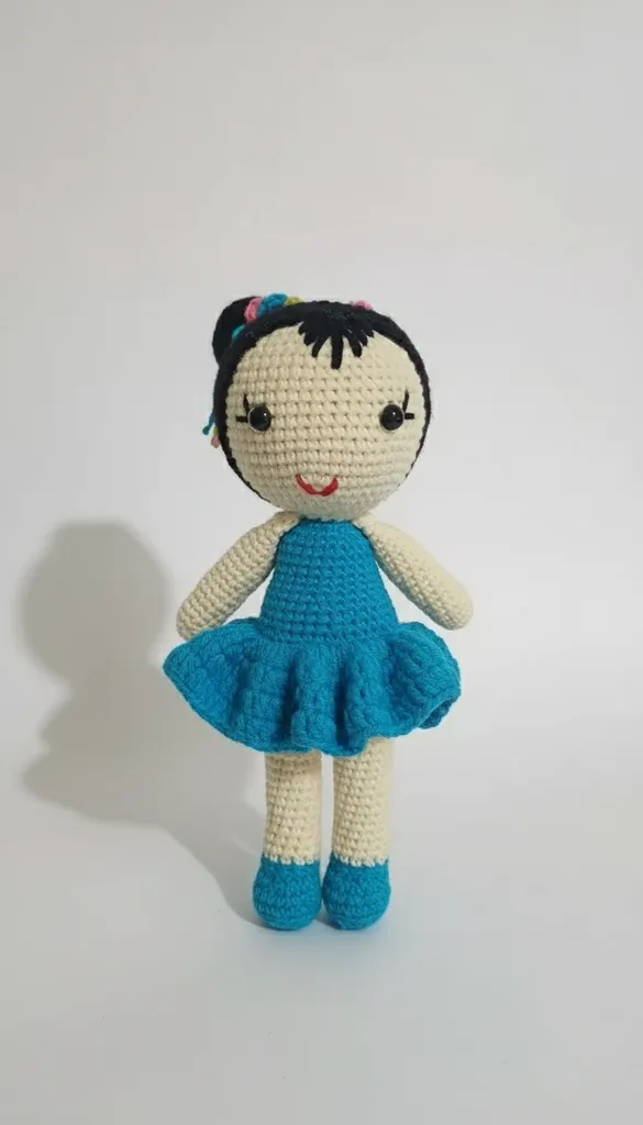 Mavi El Örgüsü Amigurumi Bebek - 20 cm Boyunda Koton İpten