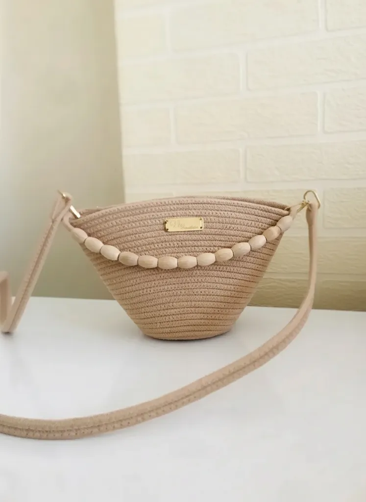 Bej Renk Ahşap Boncuk Detaylı Pamuk İp Örgü Omuz Çantası