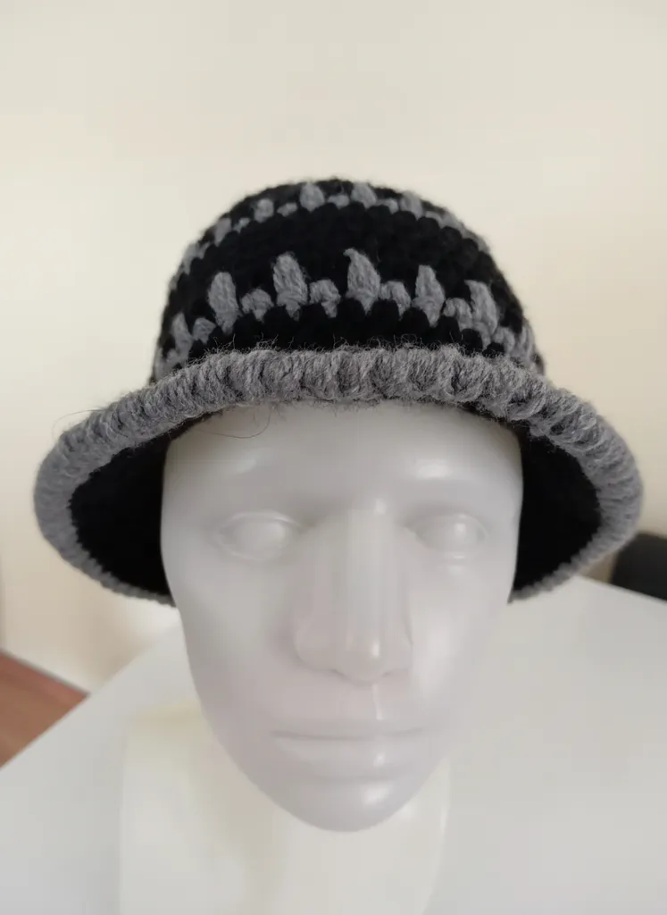 Siyah Gri Renkli Yün Örme Şapka Bere - El Emeği