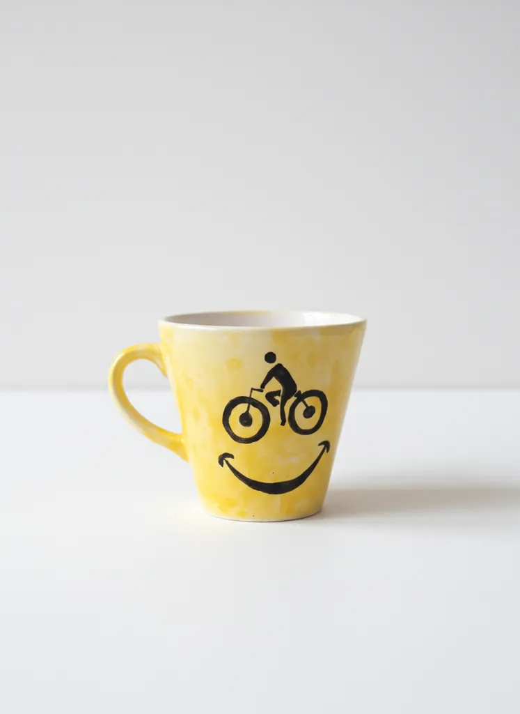 Sarı Bisiklet Desenli Çini Kahve Kupası - El Boyaması Hediye