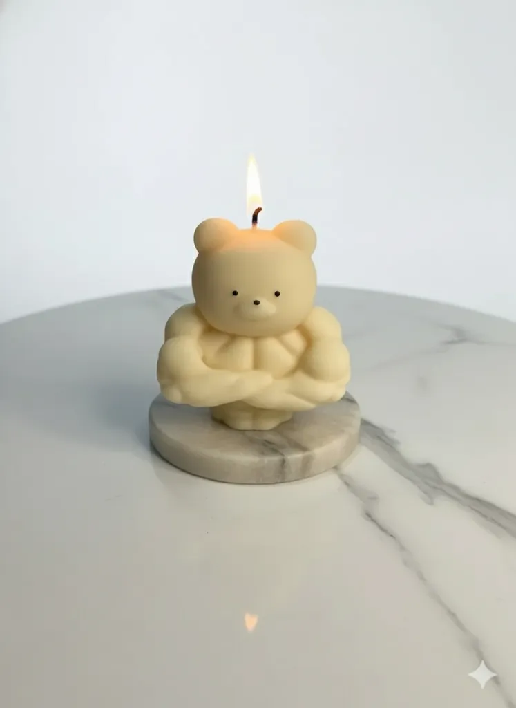 Krem Renkli Kaslı Ayı Temalı Dekoratif Mum - Hediyelik Eşya