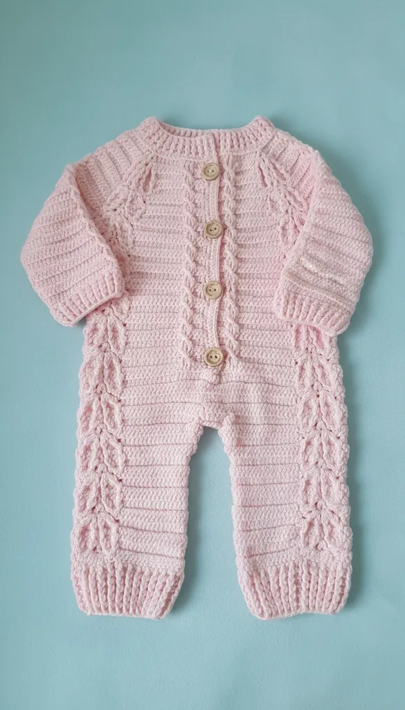 Pembe Örgü Bebek Tulumu - Düğmeli, El Emeği Bebek Kıyafeti