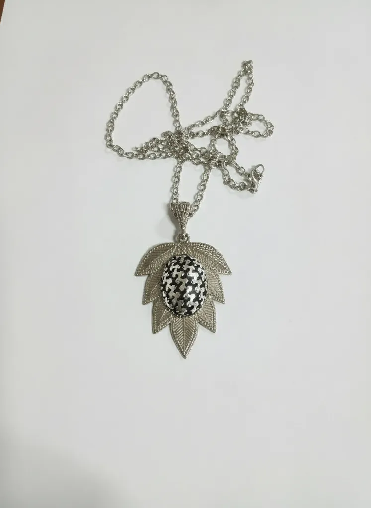 Gümüş Renkli Yaprak Formlu Tel Kırma Kolye - Bartın İşi