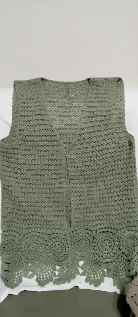 Yeşil Ajurlu Örgü Bayan Yelek - V Yaka, El Emeği