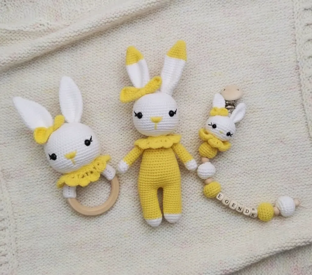 Örgü Amigurumi Tavşan Bebek Oyun Seti - 3'lü, İsim Yazılı