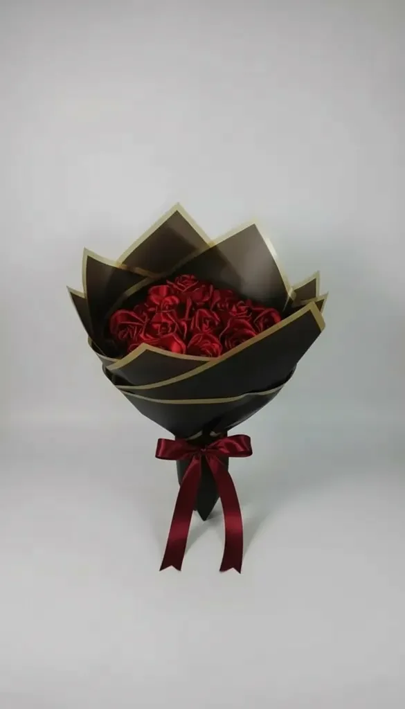 Kırmızı Saten Gül Buketi - Özel Tasarım Dekoratif Çiçek Aranjmanı