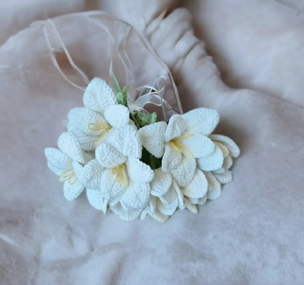 Beyaz Örgü Lale Buketi - 6'lı El Yapımı Dekoratif Çiçek