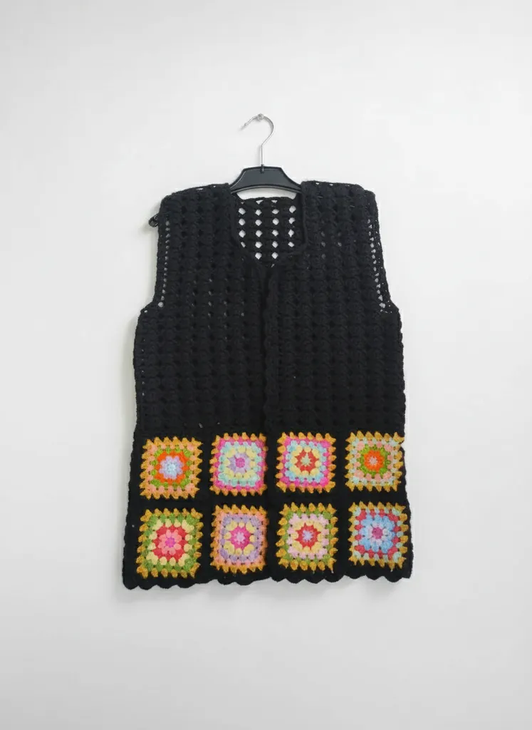 Siyah Motifli Örgü Kadın Yeleği - El Emeği Tasarım