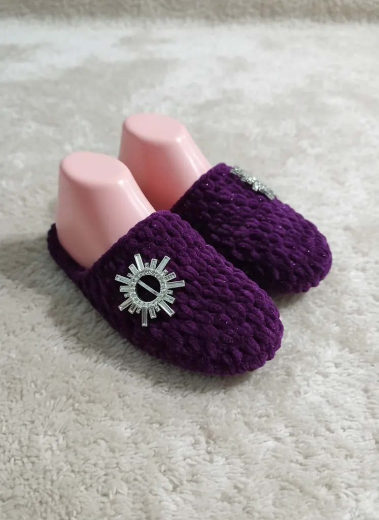 Mor Kadife Simli Ev Terliği - Şık Tasarım ve Rahat Kullanım