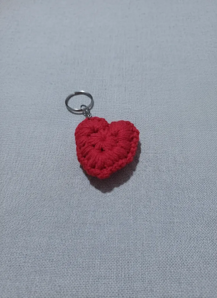 Kırmızı Kalp Amigurumi Anahtarlık - El Yapımı Örgü Anahtarlık