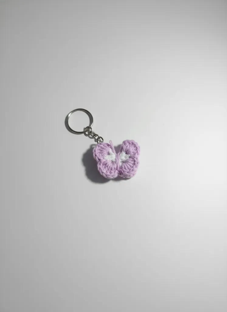 Lila Kelebek Amigurumi Anahtarlık - Organik İpten El Emeği