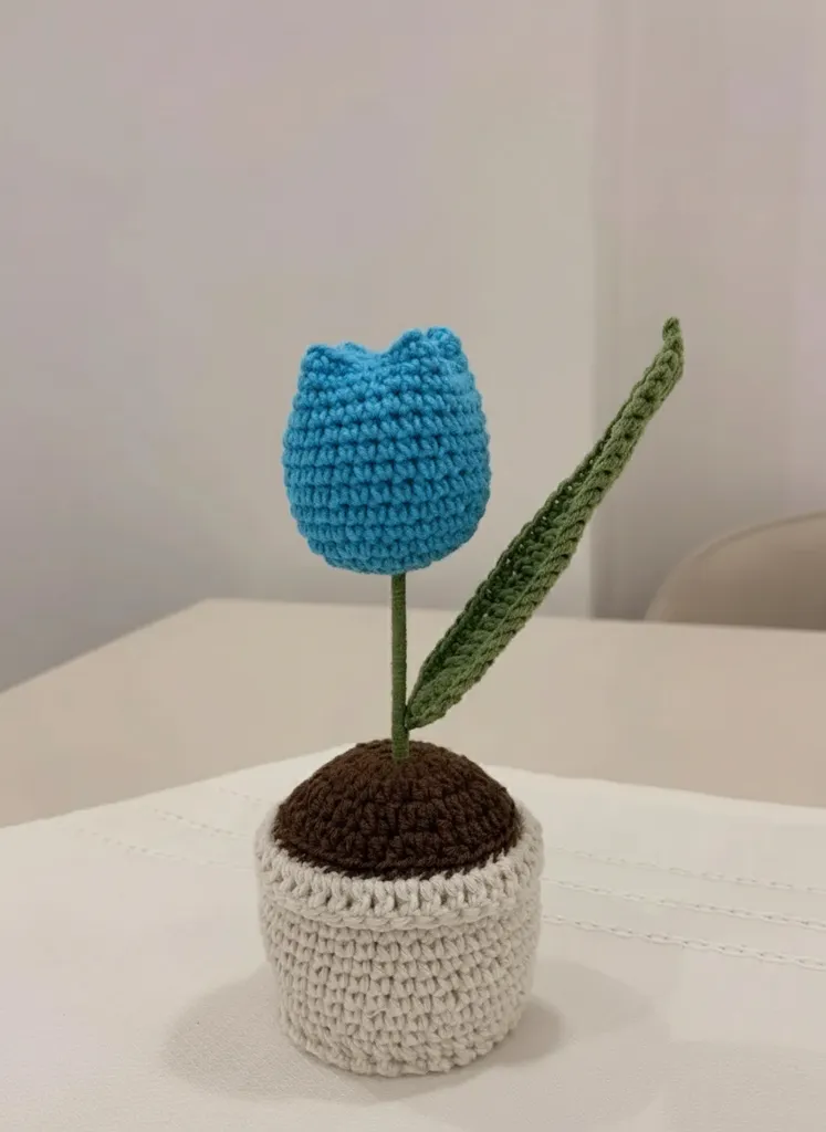 Koyu Mavi Örgü Lale Çiçek Saksı Seti - El Emeği Dekoratif Obje