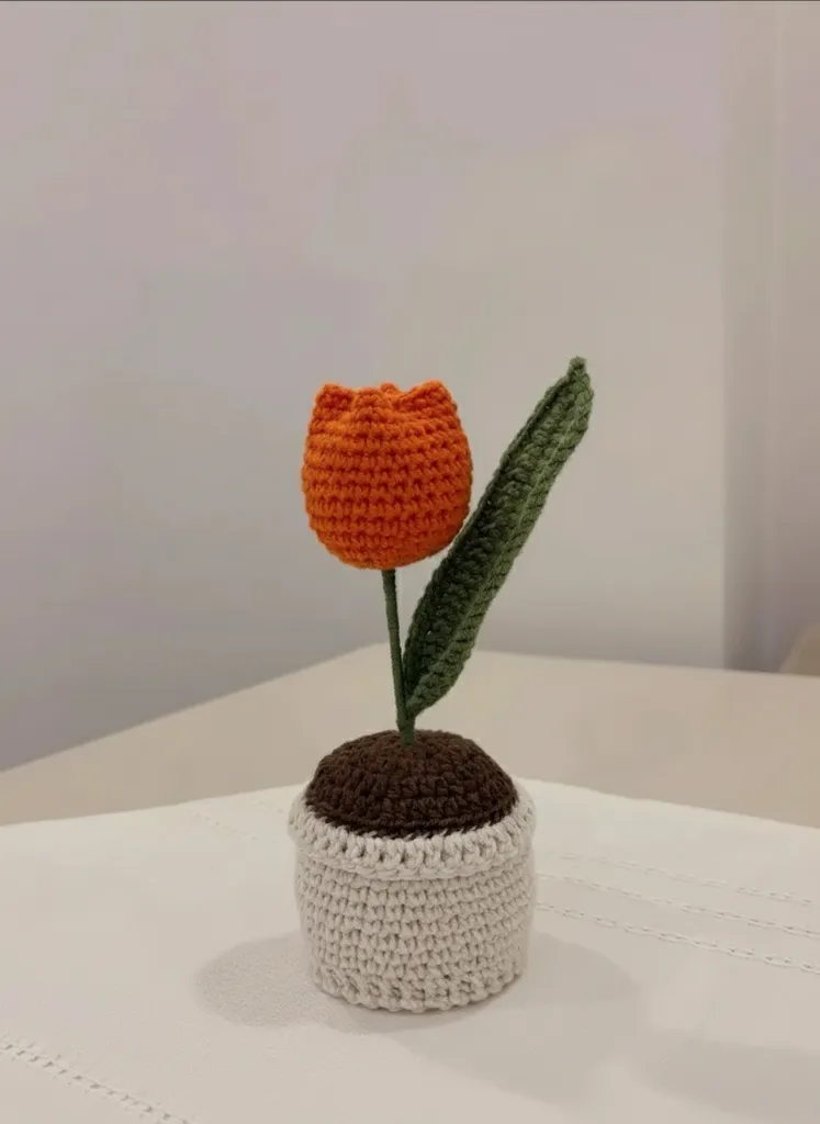 Turuncu Örgü Lale - Krem Saksıda Tekli Dekoratif Çiçek