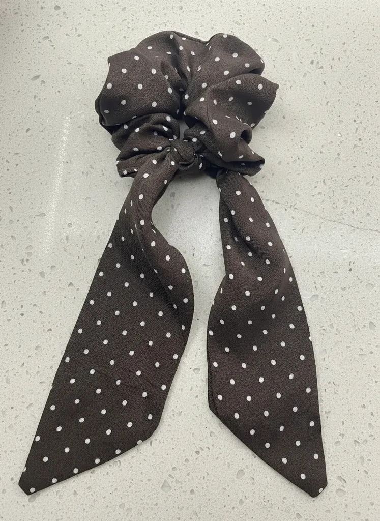 Kahverengi Puantiyeli Fiyonklu Lastikli Anne Kız Saç Tokası Seti