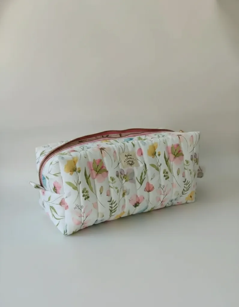 Çiçek Desenli Kapitoneli Seyahat Çantası - Dyson ve Saç Şekillendirici Organizer
