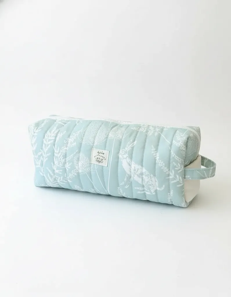 Mavi Kapitone Seyahat Çantası - Tavşan Desenli, Dyson Uyumlu