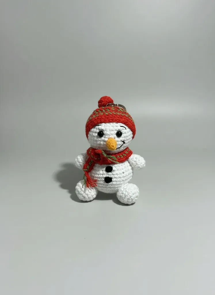 Örgü Kardan Adam Anahtarlık - Amigurumi Oyuncak - 10 cm Boyutunda